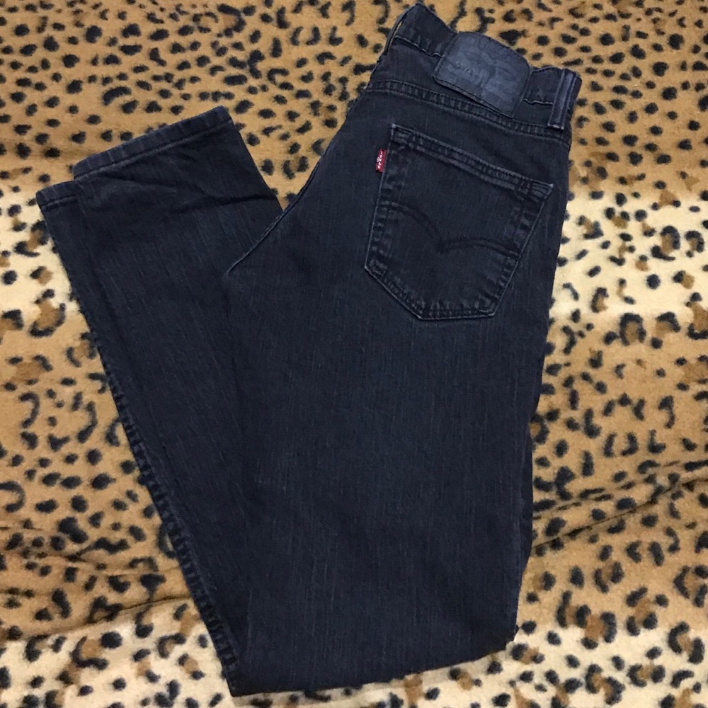 Black Mid-Rise Straight Fit Levi’s